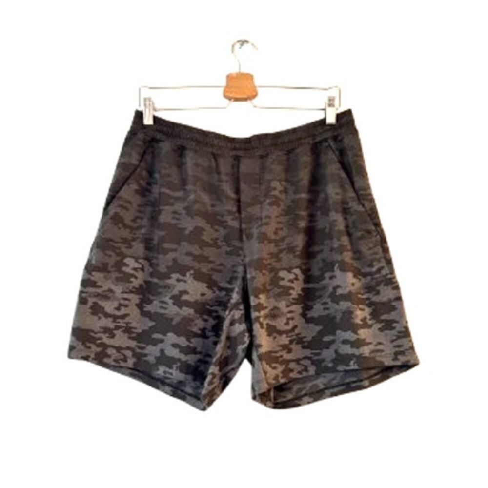 Lululemon Men's Pace Breaker Shorts Size S Camouflage Sweat Wicking 7" Inseam